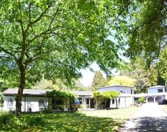 Bed & Breakfast TePopo Gardens & Accommodation (Stratford, New Zealand)