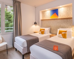 Hotel Izzy (Issy-les-Moulineaux, Fransa)