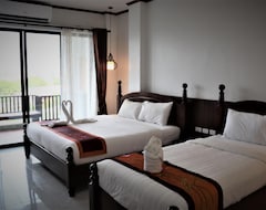 Khách sạn Thavisouk Hotel And Island (Vang Vieng, Lào)