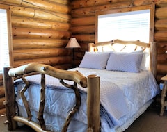 Entire House / Apartment Red Rock Ranch Log Cabin: Large, Fully Furnished, 5 Bdr, Sleeps 12, 3 Levels (Escalante, USA)