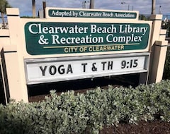 Toàn bộ căn nhà/căn hộ 8 Bedroom Triplex Home, New Pool, One block from beach, and Newly Remodeled! (Clearwater, Hoa Kỳ)