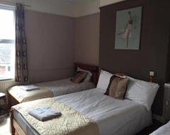 Hotel The Pines Guest Accommodation (Chippenham, United Kingdom)