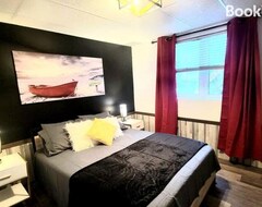 Cijela kuća/apartman Nouveau  Bord De Lac  Spa, Foyer, Netflix Et + (Hébertville, Kanada)