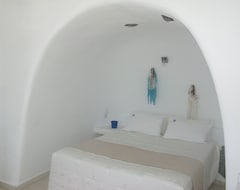 Hotel Nomikos Villas (Fira, Greece)