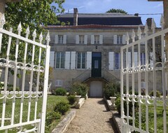 Cijela kuća/apartman Very Nice House Dating From The 19th Gîte The Lime (Saint-Martial-de-Mirambeau, Francuska)