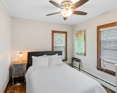 Toàn bộ căn nhà/căn hộ Clean 4 Bedroom Home (Libertyville, Hoa Kỳ)