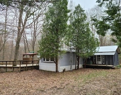 Khu cắm trại Secluded House On The Water (Vestaburg, Hoa Kỳ)
