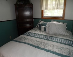 Entire House / Apartment Quiet Great Get Away. Private Bedroom Bath, Kitchenette . (Neosho, USA)