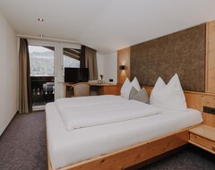 Khách sạn Doppelzimmer Dachgeschoss - B&b Hotel Die Bergquelle (Flachau, Áo)