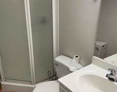 Cijela kuća/apartman Private Elegant 2 Queen Bed Full Bath Apartment (Kitchener, Kanada)