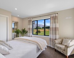 Hele huset/lejligheden Grand Chalet, Scenic Views, Sleeps 14, Japanese Bathhouse, Top-notch Amenities (Windwhistle, New Zealand)