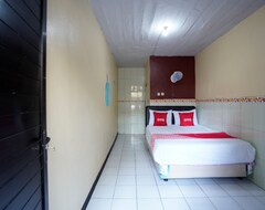 OYO 927 Carina Hotel (Mojokerto, Indonesia)