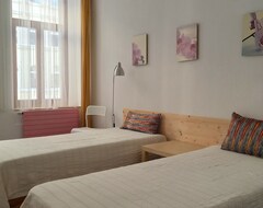 Toàn bộ căn nhà/căn hộ Centrally Located 3 Room Guest Apartment, Suitable For 1 To 6 People (Leipzig, Đức)