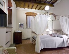 Toàn bộ căn nhà/căn hộ Ultra Stunning 2 Br Apt In Tuscany, With Pool, Stoned Arch And Wooden Beams. (Loro Ciuffenna, Ý)