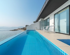 Khách sạn Waypoint Pool Villa (Namhae, Hàn Quốc)
