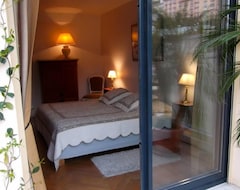 Hotel Renovated Apartment, Top Floor, Sea View, Landscaped Terrace 40m2, (Beaulieu-sur-Mer, France)