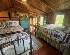 Entire House / Apartment Rustic Luxury' Lakefront Cabin In Beautiful Wooded Surroundings! (Nancy, USA)