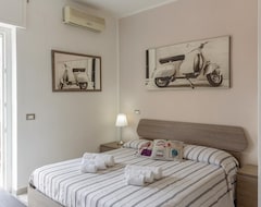 Toàn bộ căn nhà/căn hộ 2 Bedroom Accommodation In Lido Di Camaiore (Camaiore, Ý)