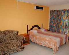 Hotel Stingray Beach Studio (Negril, Jamaica)