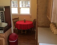 Entire House / Apartment Newly Renovated Historic Home, Ideal for Executive Rental, Hunters, Fisherman (Mandan, USA)