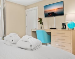 Khách sạn 2 Bedroom Deluxe Suite @ The Gold Coast Inn (Traverse City, Hoa Kỳ)