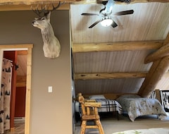 Entire House / Apartment Tweeks Cabin- Luxury Cabin With Yard, Fire Pit, And Hot Tub!!!nn (Cody, USA)