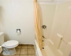 Guesthouse Budget Inn & Suites (Freer, USA)