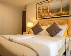 Hotel 8C Sarasota Residential Resort (Pasay, Filipini)
