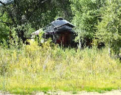 Cijela kuća/apartman The Grove Yurt Is A Primitive Living Situation Directly On The River (Hotchkiss, Sjedinjene Američke Države)