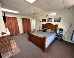 Casa/apartamento entero Cozy, Quiet Apartment W/ Covered Front Door Parking In Historic Downtown Neosho (Neosho, EE. UU.)