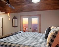Entire House / Apartment Cozy Cabin In Mentone - Incredible Views - Swimming Pool - Hot Tub (Mentone, USA)