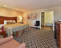 Khách sạn Sunday House Inn and Suites (Fredericksburg, Hoa Kỳ)