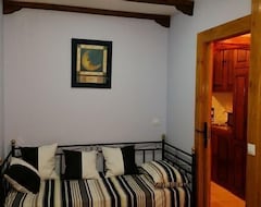 Toàn bộ căn nhà/căn hộ Self Catering Cottage Las Tercias De Curiel For 8 People (Curiel de Duero, Tây Ban Nha)