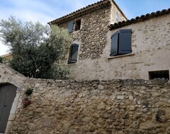 Toàn bộ căn nhà/căn hộ Village House In Stone (Saint-Mitre-les-Remparts, Pháp)
