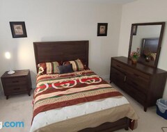 Căn hộ có phục vụ Luxury 2-bedrooms Unit With Wifi, Ldr & Parking. (Cambridge, Canada)