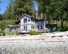 Hele huset/lejligheden Waterfront Cottage Near Hollyhock (Mansons Landing, Canada)