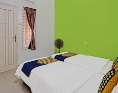 Khách sạn Spot On 92255 Lucky Guesthouse (Pekanbaru, Indonesia)