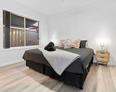 Toàn bộ căn nhà/căn hộ Immaculate, Modern, Comfortable Apartment In A Convenient Location (Renmark, Úc)