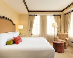 Hotel Accessible King Room With Roll-in Shower -perfect Wilmington Location -free Wifi (Wilmington, Sjedinjene Američke Države)