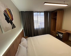 Hotel Aerosuites (Bogotá, Colombia)