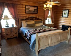 Entire House / Apartment Log Home W/hot Tub In Apple Canyon Lake (Stockton, USA)