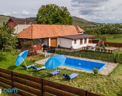 Koko talo/asunto Transylvanian Cottage With Private Swimming Pool (Budureasa, Romania)