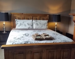 Bed & Breakfast Designer Cottage (Christchurch, New Zealand)