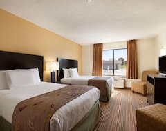 Hotel Ramada by Wyndham Wisconsin Dells- 2 Noah's Ark Passes Included! (Wisconsin Dells, USA)