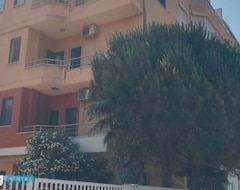 Koko talo/asunto Lushis Sea View Apartment (Golem, Albania)