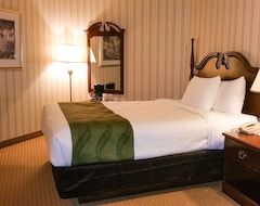 Khách sạn Quality & Suites (Rock Forest, Canada)