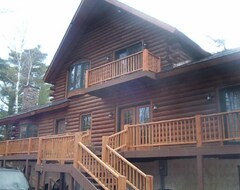 Tüm Ev/Apart Daire Spacious Log Home On Secluded Waterfront Property (Lake Clear, ABD)