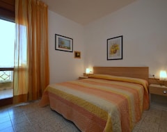 Otel Trilocale Azalea (Bibione, İtalya)
