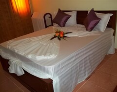 Hotel Lagoon Waves (Negombo, Sri Lanka)