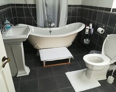 Hele huset/lejligheden Entire Luxury Period Home With 8 Bedrooms And Hot Tub, Disco Room 7 Bar (Downpatrick, Storbritannien)